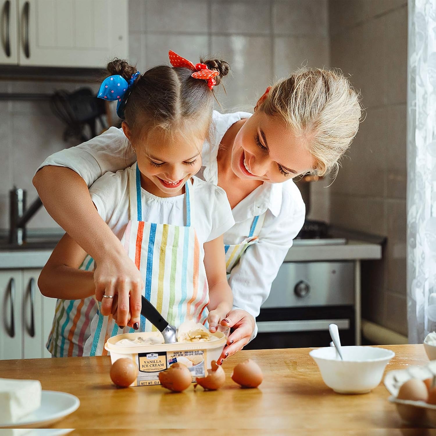 Professional Ice Cream Scoop with Ergonomic Anti-Slip Handle - Rust-Proof Zinc Alloy, Anti-Freeze Design for Home & Commercial Use (Black)