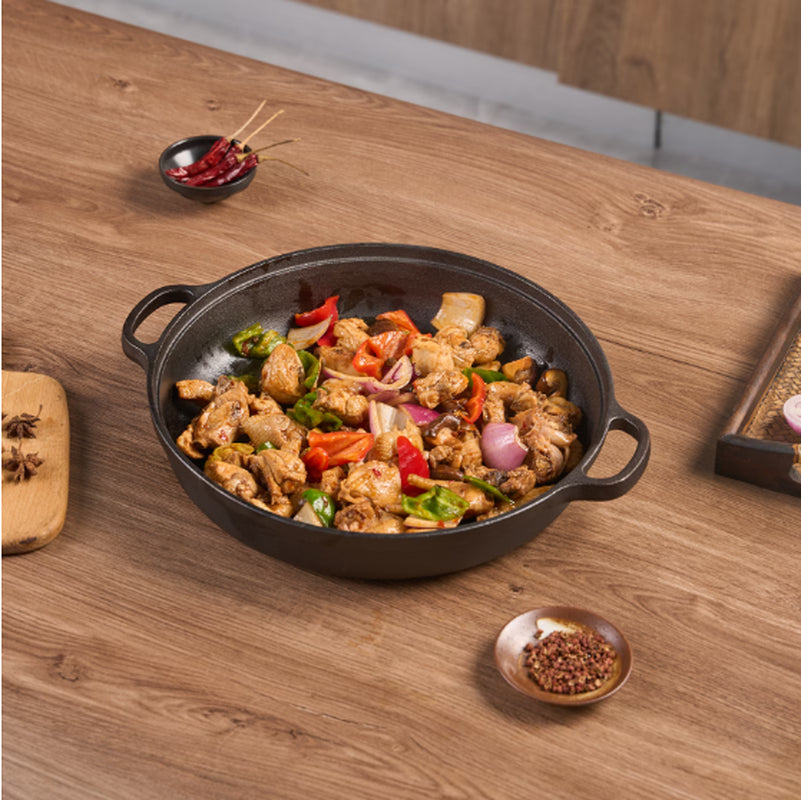 WANGYUANJI 11Cast Iron Wok with Dual Handles and Wooden Lid, Uncoated Frying Pan for Gas and IH, Chinese Thickened Pancake Pan, Stir-Frying and IH Universal, with Free Steel Wire Ball